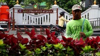 Perawatan dan pemeliharaan tanaman tersebut dilakukan untuk menjaga agar kawasan Solo tetap cantik dan terawat.