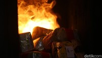 Badan Narkotika Nasional memusnahkan barang bukti narkotika hasil sitaan dari sembilan lokasi pada Januari sampai Mei 2021, yaitu 794,62 kilogram sabu-sabu, 19.675 butir ekstasi, dan 22,33 kg ganja.