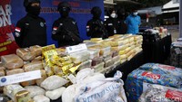 Dari penindakan di sembilan lokasi itu, BNN menangkap dan menahan 23 tersangka, yang seluruhnya mengikuti kegiatan pemusnahan barang bukti narkotika secara virtual dari ruang tahanan.