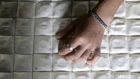 Oke menghimbau para importir agar memastikan dan menyalurkan stok kedelai secara rutin kepada para pengrajin tahu dan tempe, termasuk anggota Gabungan Koperasi Tahu Tempe Indonesia (Gakoptindo), baik di Puskopti Provinsi maupun Kopti Kabupaten/Kota seluruh Indonesia dengan tetap memperhatikan harga kedelai yang terjangkau.  