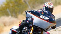 Untuk diketahui King of The Baggers merupakan ajang balap motor gede (moge) cruiser dari pabrikan Harley-Davidson dan Indian Motorcycle. Foto: Instagram @lady_racer926