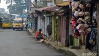 Angkot-angkot kuning jurusan Cibodas-Cipanas sudah kembali hilir-mudik melayani penumpang.