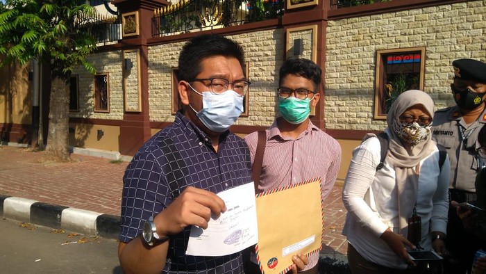 Peneliti ICW, Kurnia Ramadhana, di Mabes Polri (Adhyasta-detikcom)