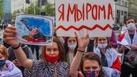Roman Protasevich diketahui merupakan seorang jurnalis yang kerap menyerang kebijakan Belarusia. Media pemerintah di Belarusia pun menyebut Presiden Alexander Lukashenko yang telah berkuasa sejak 1994 yang memerintahkan pesawat itu dialihkan ke Minsk.