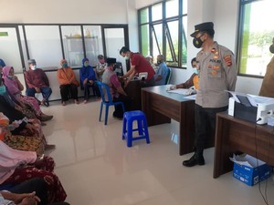Puluhan Lansia di Buer, Sumbawa Ikut Vaksinasi Gelombang 2