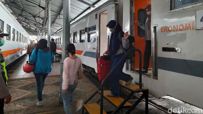 Masa larangan mudik berakhir pada 17 Mei lalu. Sehingga mulai 18 Mei hingga 24 Mei 2021 ada 31.857 penumpang KA yang tiba di Daop 8 Surabaya.