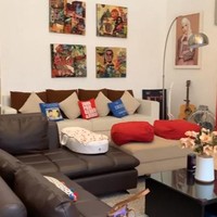 Inilah suasana interior rumah Natasha Rizky dan Desta. Dekorasi bernuansa Inggris mendominasi rumah milik personel Clubeighties. (Foto: YouTube & Instagram)