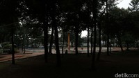 Padahal dulunya taman tersebut ramai dikunjungi dan menjadi tempat tongkrongan idola bagi warga saat berada di kawasan Blok M Jakarta.