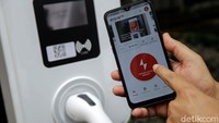 Kehadiran SPKLU di kawasan Kota Jababeka Cikarang itu merupakan salah satu upaya untuk mendorong Program Percepatan Mobil Listrik di Tanah Air.  