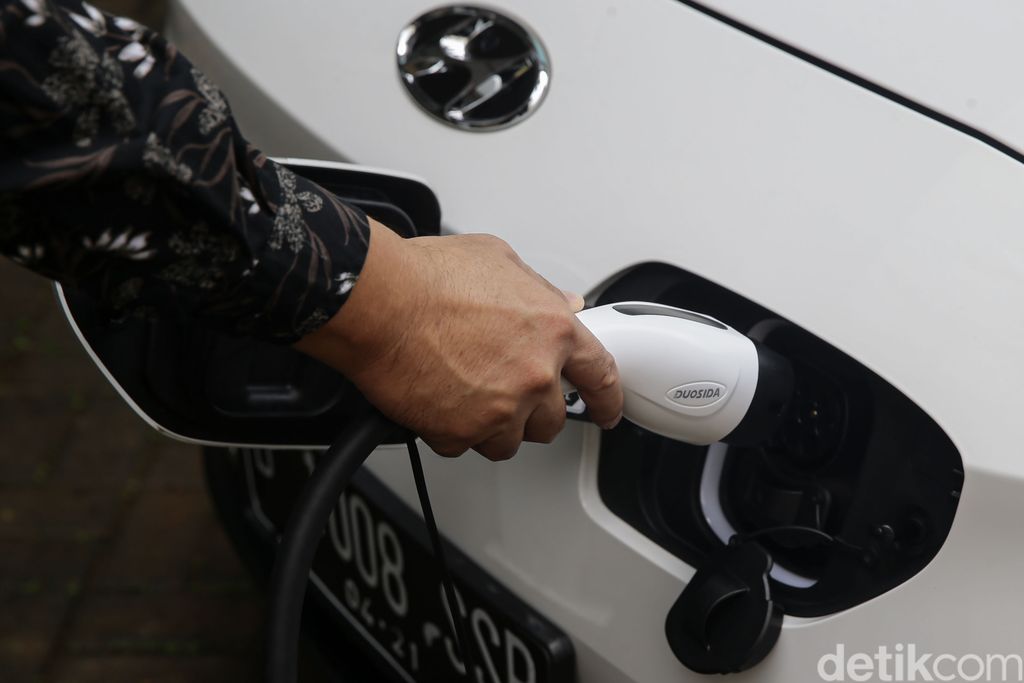 Siap-siap! Jababeka Bakal Punya Stasiun Pengisian Kendaraan Listrik Kawasan Kota Jababeka Cikarang akan memiliki stasiun pengisian kendaraan listrik umum (SPKLU). Kehadiran SPKLU itu guna dukung Program Percepatan Mobil Listrik.