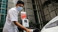 Stasiun pengisian kendaraan listrik umum (SPKLU) diketahui akan segera hadir di kawasan Kota Jababeka Cikarang.
