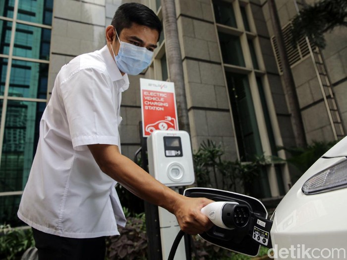 Siap-siap! Jababeka Bakal Punya Stasiun Pengisian Kendaraan Listrik Kawasan Kota Jababeka Cikarang akan memiliki stasiun pengisian kendaraan listrik umum (SPKLU). Kehadiran SPKLU itu guna dukung Program Percepatan Mobil Listrik.