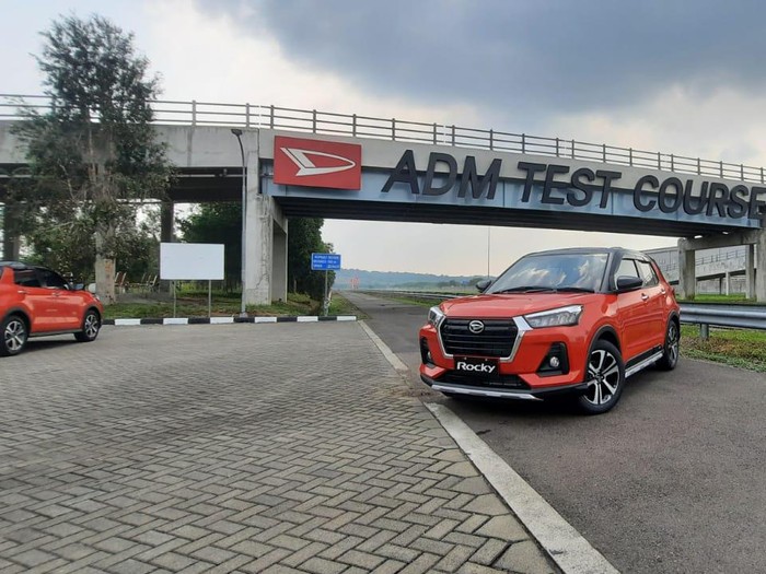 Test drive Daihatsu Rocky
