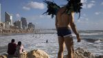 Warga Israel Serbu Pantai Lagi Usai Gencatan Senjata