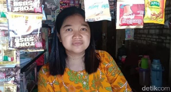 Warga sekitar Jl Raya Cikaret, Cibinong, Kabupaten Bogor. (Sachril Agustin Berutu/detikcom)
