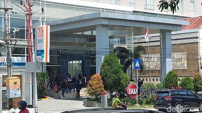 Warga yang ikut kegiatan di hotel di Palu pun ikut berhamburan saat terjadi gempa (M Qadri/detikcom)