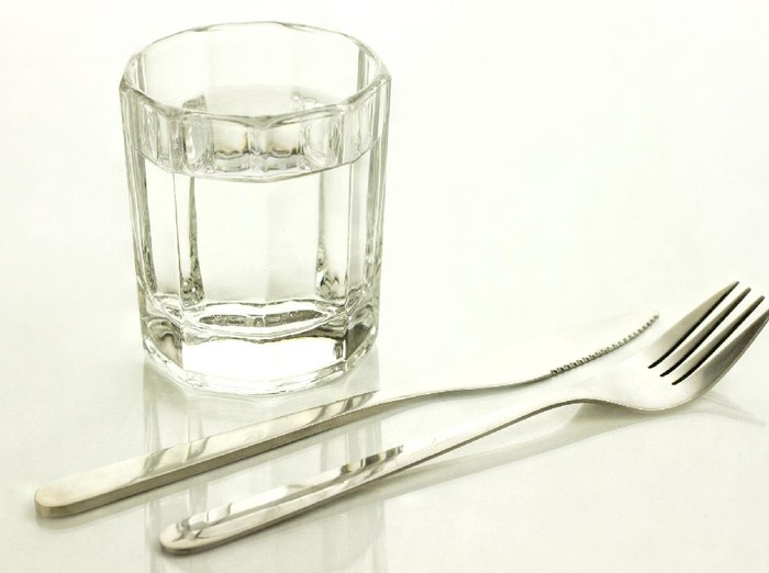 Ilustrasi diet air putih. Foto: Getty Images/iStockphoto Ilustrasi diet air putih. Foto: Getty Images/iStockphoto