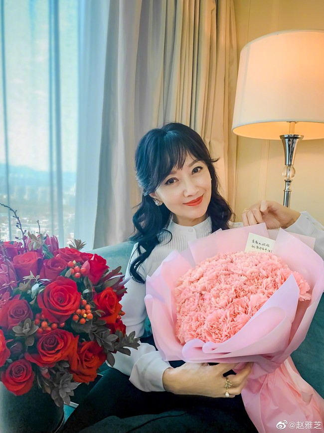 Kini sudah 29 tahun berlalu sejak penayangan serial Siluman Ular Putih. Angie Chiu sang pemeran siluman ular putih kecantikannya tak pudar. Foto: Dok. Weibo Angie Chiu