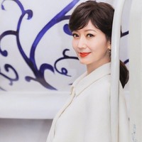 Sebelum mengikuti ajang Miss Hong Kong, Angie Chiu bekerja sebagai pramugari Japan Airlines. Dia merupakan lulusan  Shung Tak Catholic English College. Foto: Dok. Weibo Angie Chiu