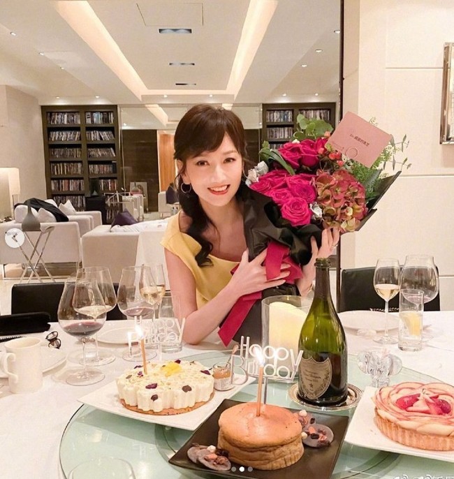 Angie Chiu meraih popularitas di televisi saat membintangi serial The Heaven Sword and Dragon Saber pada 1978. Setelahnya sudah puluhan serial televisi dibintanginya, bahkan hingga kini saat usianya sudah 66 tahun. Foto: Dok. Weibo Angie Chiu