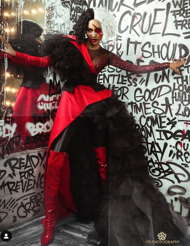 Untuk menyempurnakan gaya Aurra Kharisma sebagai Cruella, Ivan menambahkan kacamata dengan frame berbentuk petir. Aksesori unik tersebut diciptakan oleh Rinaldy A. Yunardi. (Foto: Instagram/@fdphotography)