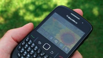 BlackBerry: Ponsel lawas BlackBerry yang masih menggunakan OS atau sistem operasi BlackBerry dihentikan dukungannya pada 4 Januari 2022 dan kehilangan fitur-fitur kuncinya. Praktis ponsel BlackBerry lawas bisa dikatakan sudah dimatikan, kecuali yang memakai OS Android. Foto: Pocket Lin