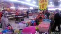 PT Hero Supermarket Tbk (HERO) mengumumkan lima gerai Giant akan disulap menjadi IKEA.