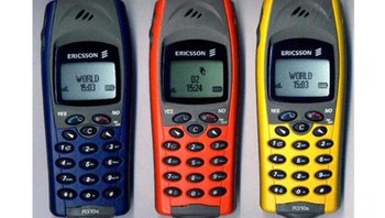 Ericsson R310 alias Ericsson Shark karena antena sirip hiu yang keren... pada masanya. Foto: Unwired View