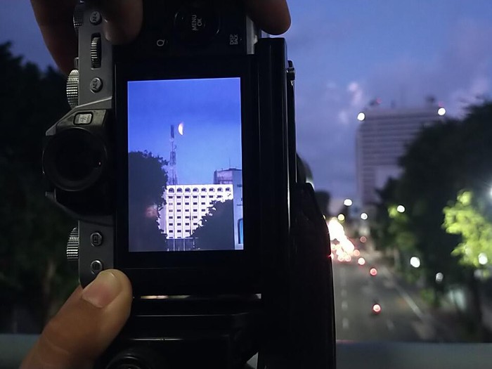 Fenomena Gerhana Bulan Total Terlihat Di Surabaya
