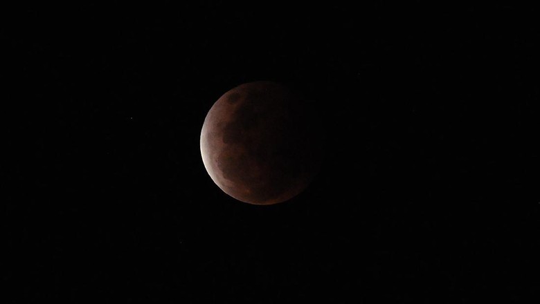 Foto-foto Indahnya Gerhana Bulan di Berbagai Wilayah Indonesia Fenomena super blood moon atau gerhana bulan terlihat jelas dari sejumlah wilayah di Indonesia. Mulai dari Jakarta hingga Manado.