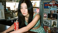 Pecinta minuman cola ini sebelumnya merupakan lead vocalist dan main dancer dari girl group tergabung, Red Velvet. Foto: Instagram/hi_sseulgi