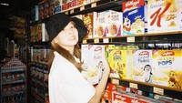 Selain kue dan cola, Seulgi ternyata juga penggemar sereal. Corn flakes menjadi sereal favorit Seulgi yang bahkan hanya dengan melihatnya bisa membuat Seulgi bahagia. Foto: Instagram/hi_sseulgi