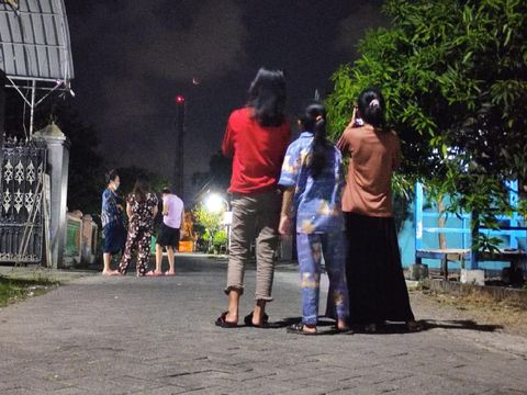 Gerhana Bulan, Ibu Hamil di Sidoarjo Lakukan Ritual ini Berharap Anaknya Lahir Selamat