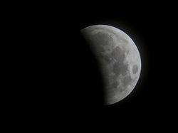 Penampakan Menakjubkan Gerhana Bulan Total di Berbagai Negara