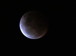 Penampakan Menakjubkan Gerhana Bulan Total di Berbagai Negara