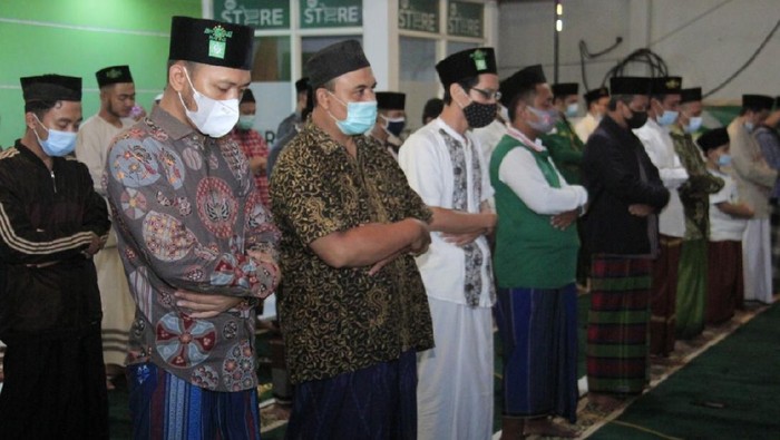 Gerhana Bulan, Warga Banyuwangi Gelar Salat Gerhana