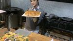 Hobi Masak, Dewi Perssik Jago Buat Sambel Tempong hingga Martabak