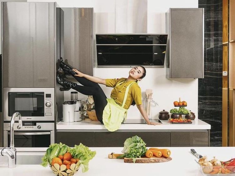 Hobi Masak, Dewi Perssik Jago Buat Sambel Tempong hingga Martabak