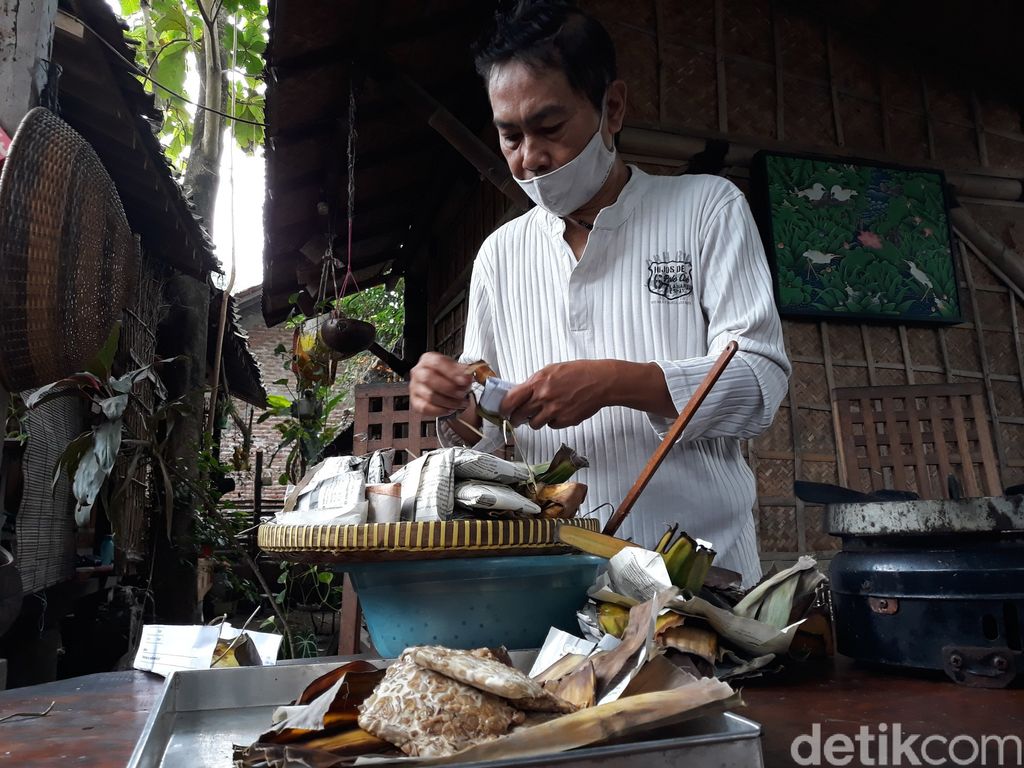 Keren! Pasutri Ini Bikin Kaldu Tempe Rumahan untuk Kurangi Sampah Plastik
