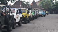 Traveler bisa menikmati destinasi wisata ikonik Blitar dan merasakan perjalanan menegangkan menyusuri sungai aliran lahar Gunung Kelud dengan ikut Kelud Jeep Adventure. (Erliana Riady/detikTravel)