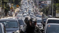 Sistem satu arah langsung diterapkan demi mengurai kemacetan.