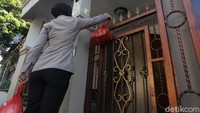 Hingga kini, semua kebutuhan makan warga dilayani ibu-ibu dari PKK (Pembinaan Kesejahteraan Keluarga) dan Kelompok Darwis hingga pemuda Karang Taruna sekitar lingkungan Cilangkap. 