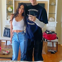 Aktris yang belum resmi bercerai dari Brian Austin Green itu pun tak segan mengumbar kalimat-kalimat manis untuk sang kekasih. Sejumlah kata-kata romantis dan memuja-muji diberikan Megan Fox untuk Machine Gun Kellt.  Foto: dok. Instagram/@meganfox