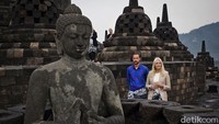 Yang menarik dari candi ini dindingnya juga dihiasi koleksi relief Buddha. Ada sekitar 2.672 panel relief serta dilengkapi 504 arca Buddha.