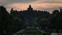 Candi ini merupakan komplek stupa Buddha terbesar di dunia.