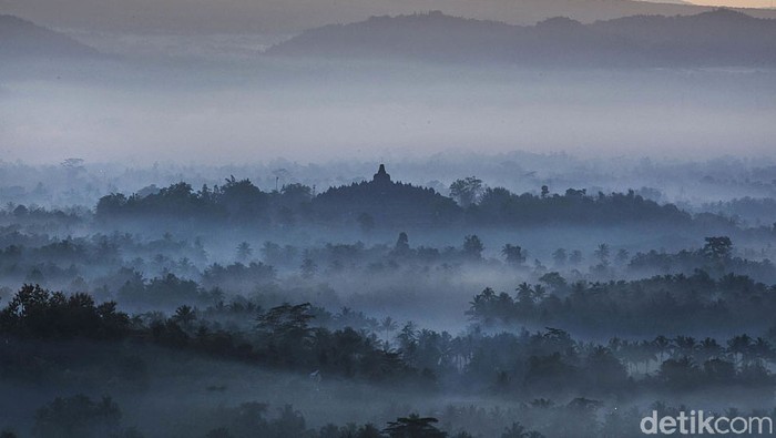 Peringatan Hari Raya Waisak tidak terpisahkan dengan keberadaan Candi Borobudur di Jawa Tengah. Yuk simak lagi kemegahannya.