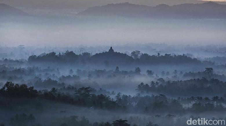 Melihat Lagi Foto-foto Pesona Candi Borobudur Peringatan Hari Raya Waisak tidak terpisahkan dengan keberadaan Candi Borobudur di Jawa Tengah. Yuk simak lagi kemegahannya.