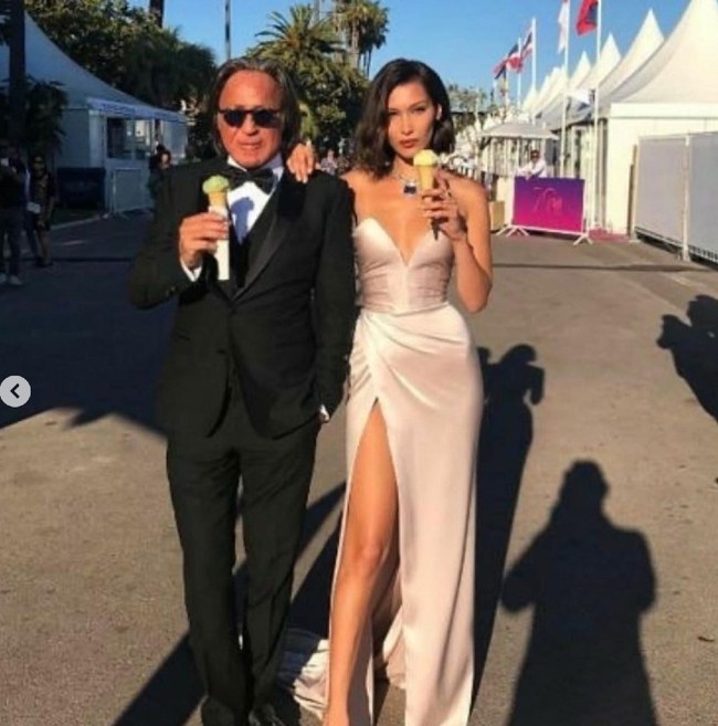 Bella Hadid merupakan anak kedua dari Mohamed Anwar Hadid dan Yolanda Hadid. Dia memiliki dua saudara kandung, Gigi Hadid dan Anwar Hadid. Foto: Dok. Instagram Mohamed Hadid