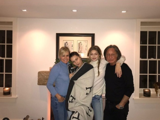 Kini Mohamed Anwar Hadid menjadi pengusaha real estate sukses. Seperti dikutip dari hauteliving, Hadid sudah membangun banyak hotel di antaranya Ritz Carlton di Washington, New York, Houston dan Aspen. Dia memiliki rumah atau properti seluas 30 ribu meter persegi di salah satu kawasan mewah Amerika Serikat, Beverly Hills. Foto: Dok. Instagram Mohamed Hadid