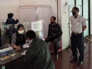 Antisipasi Kerumunan Saat GeNose, Dishub Banyuwangi Halau Warga Abai Prokes